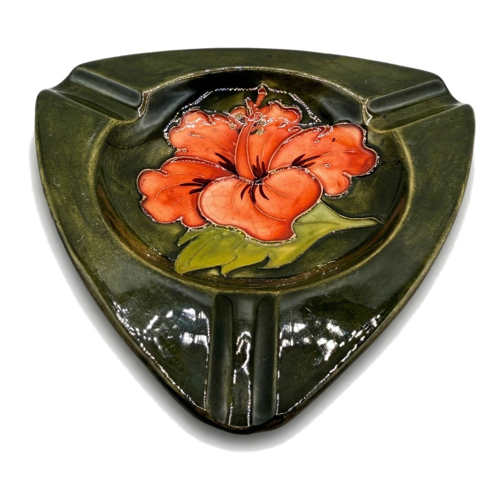 Moorcroft Hibiscus Triangular Ashtray Green Glaze‎ Vintage Art Pottery England